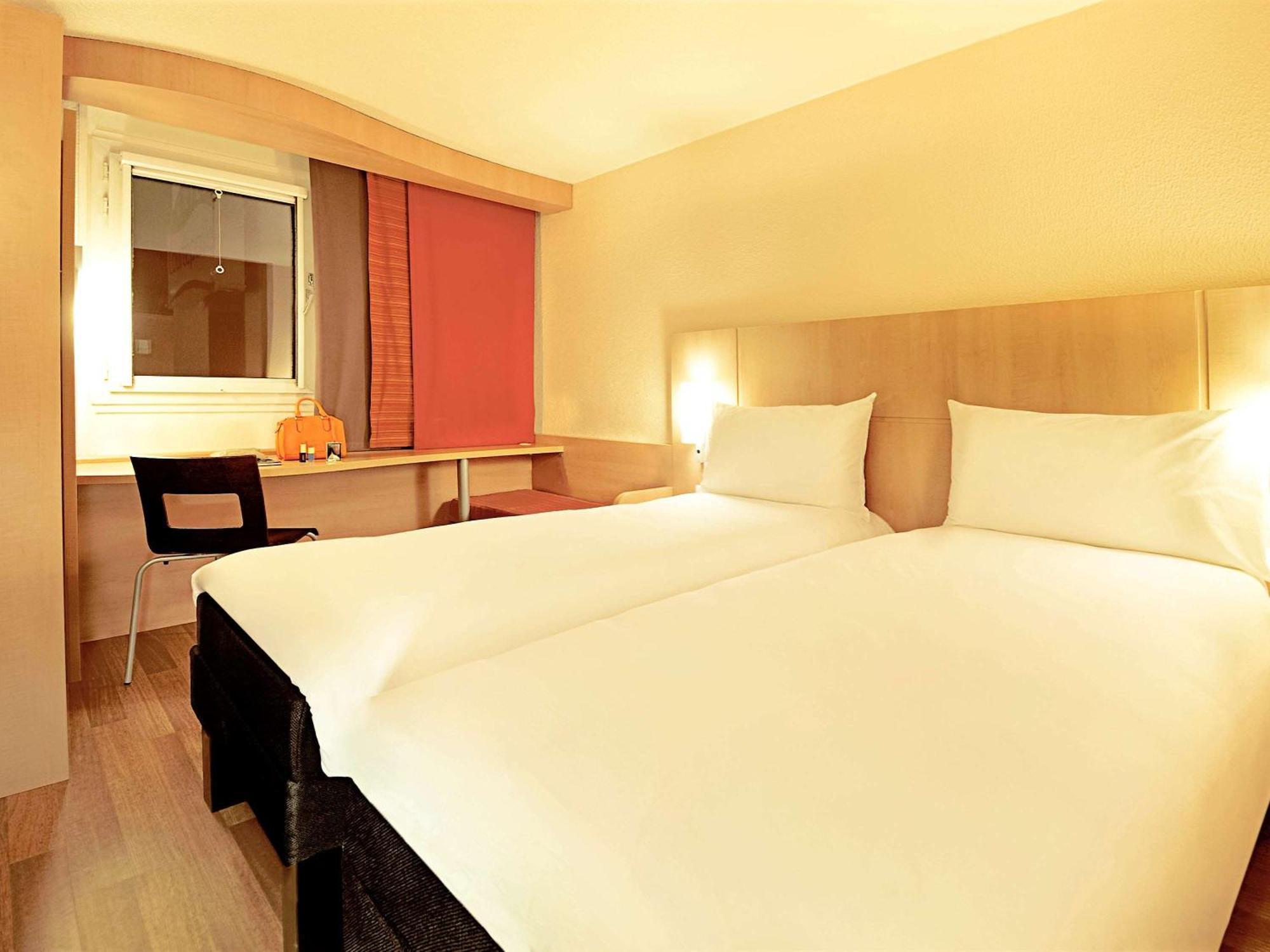 Готель Ibis Lille Centre Gares Екстер'єр фото