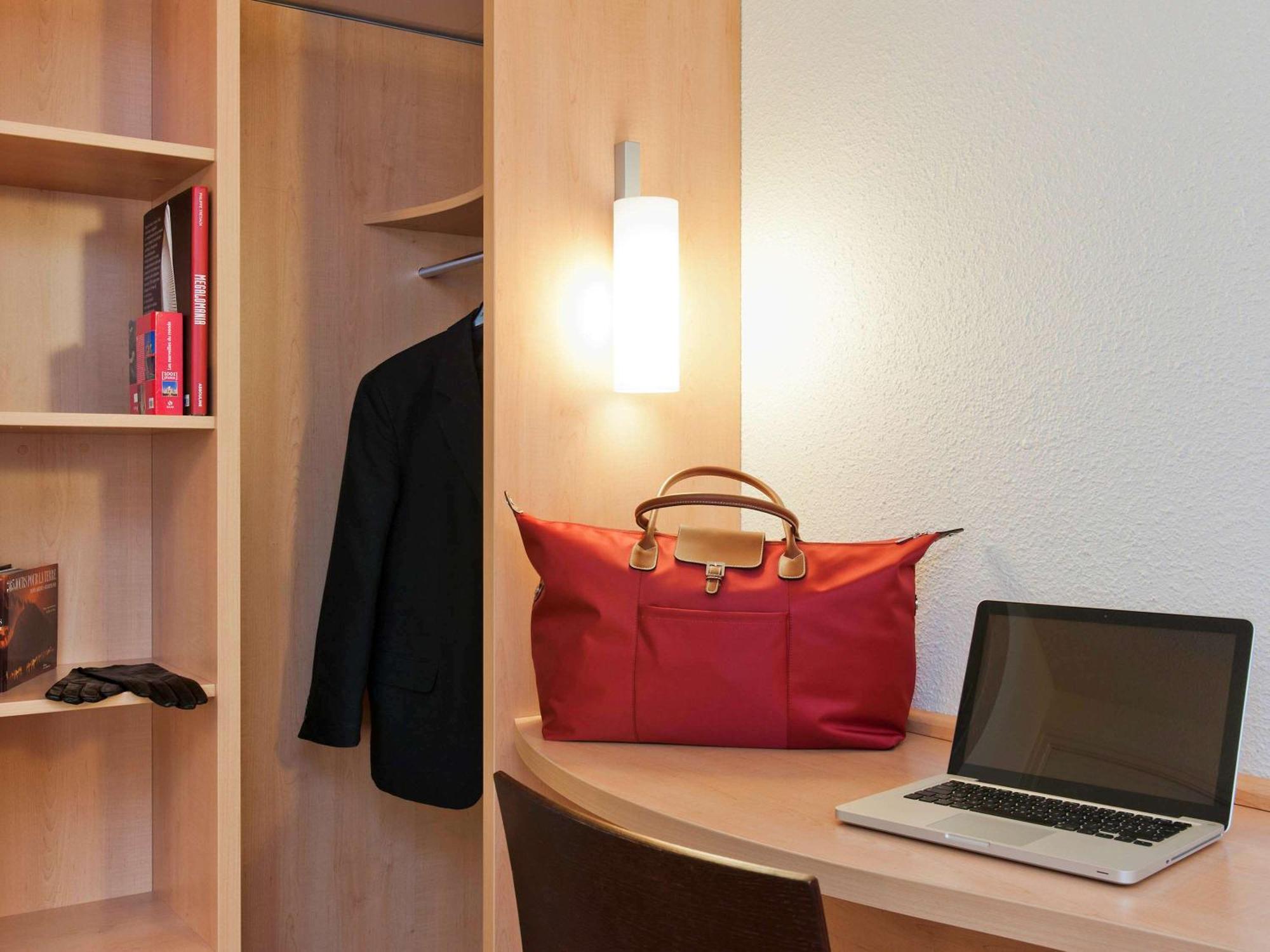 Готель Ibis Lille Centre Gares Екстер'єр фото
